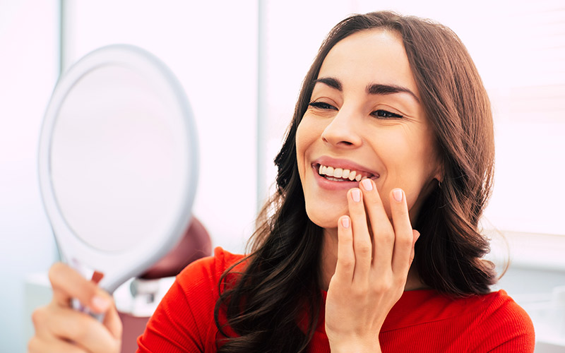 Paciente tras tratamiento de implantes dentales
