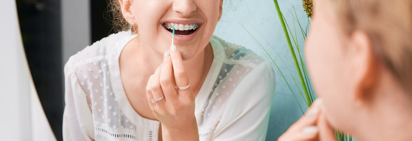 Cepillar adecuadamente los dientes con ortodoncia